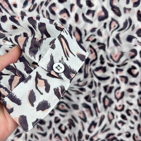 CAbi Glamour Animal Print SHEER White Leopard Cheetah V Neck Blouse XL - Picture 8 of 12